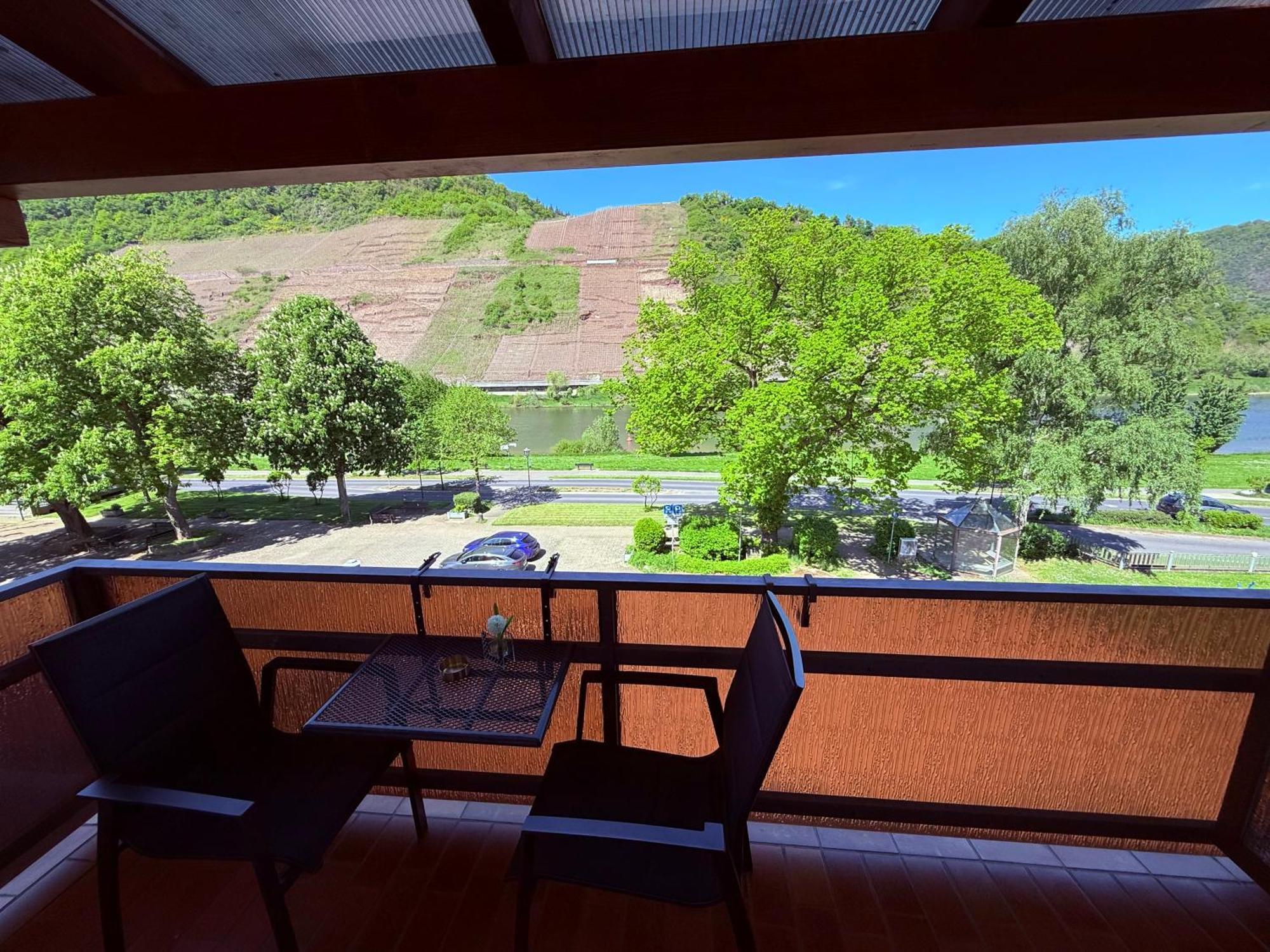 ホテル Weinhaus Hirschen Bruttig エクステリア 写真